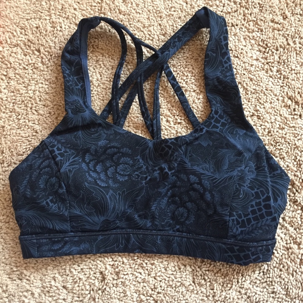Lululemon Free to Be Serena bra size 4